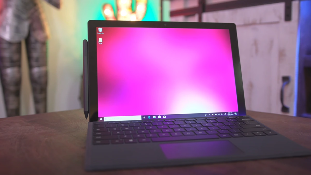 صفجه نمایش سرفیس پرو 6