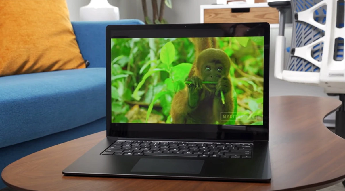 صفحه نمایش سرفیس لپ تاپ 4